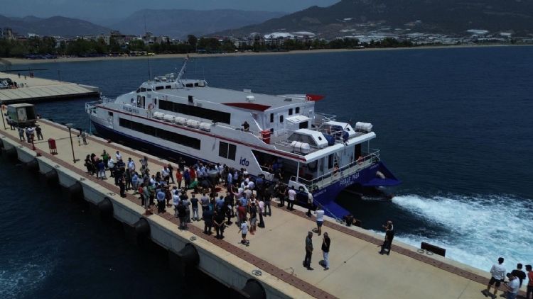 Anamur-Girne aras feribot<br>seferleri bugn balyor
