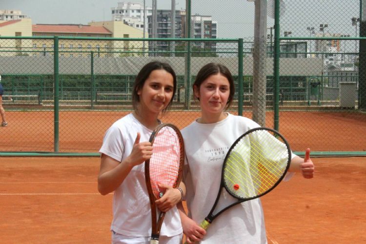 Raketler yar���yor, y�ld�zlar parl�yor