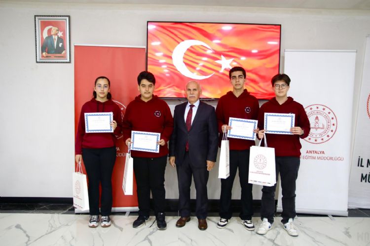 Ey�p Aygar Fen Lisesi ��rencileri gururland�rd�