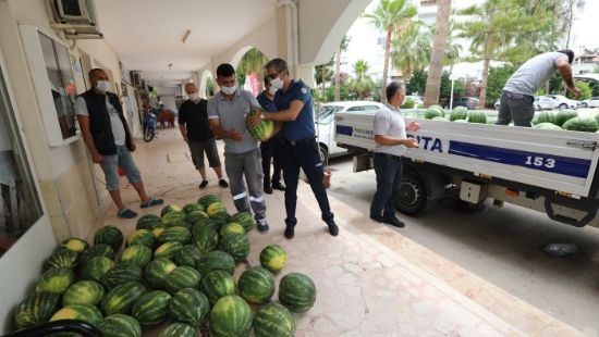 Hayrsever vatandatan ihtiya sahiplerine bin adet karpuz