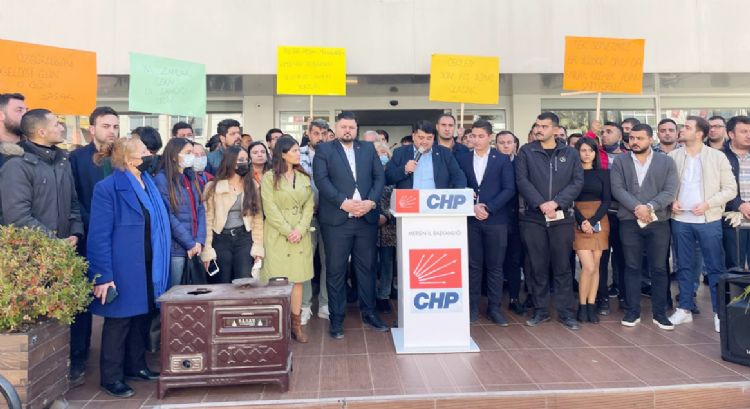 CHPL genlerden sobal protesto: Faturalar ve diplomalar yaktlar