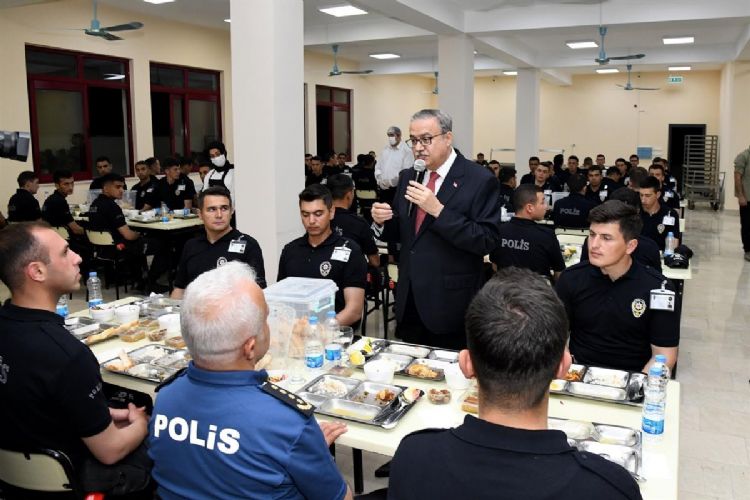 Vali Su, polis okulu rencileriyle bir araya geldi