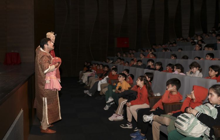 �Haydi Gen�ler Tiyatroya� projesiyle 2 bin gen� sanatla bulu�tu