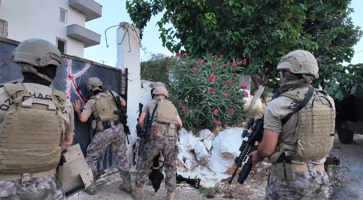Mersin’de fuhu operasyonu: 22 pheli gzaltna alnd