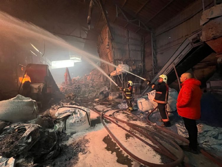 Fabrika yang�n� kontrol alt�na al�nd�