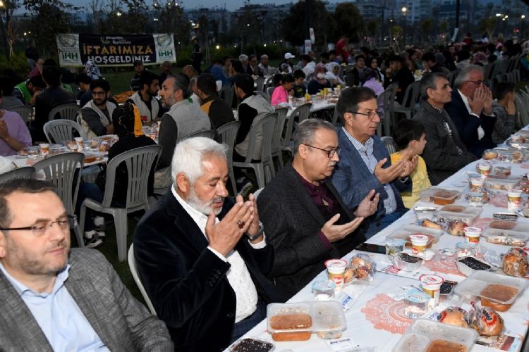  Vali Su, yetim ocuklar iftarda bir araya geldi