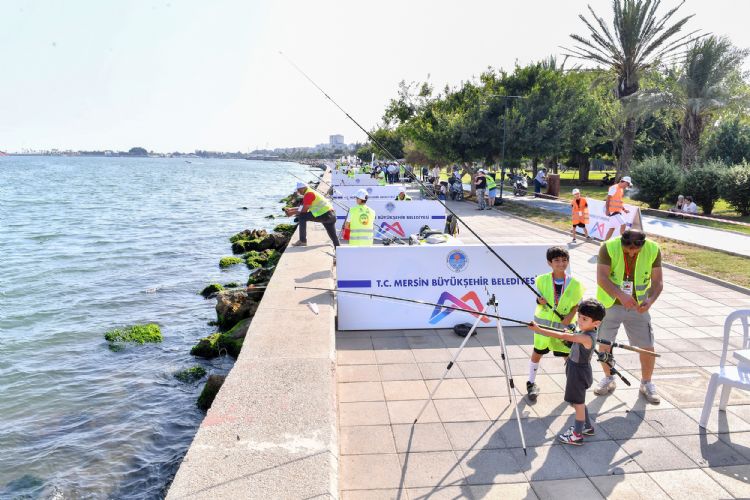 Babalarla ocuklar buluturan festival