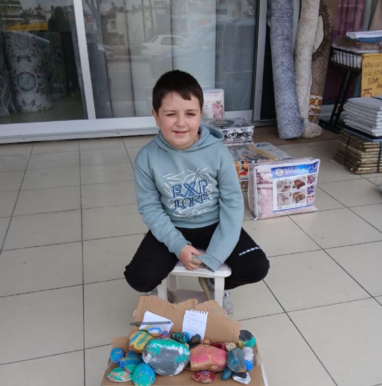 Minik giri�imci tezgah�yla g�l�msetiyor