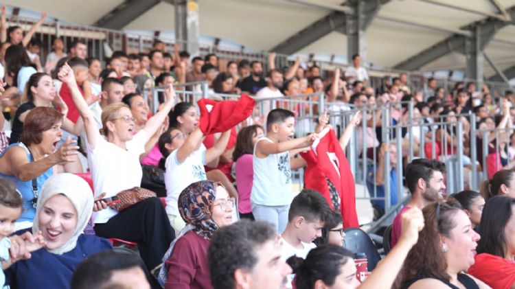 TARSUS AKMDE VOLEYBOL HEYECANI