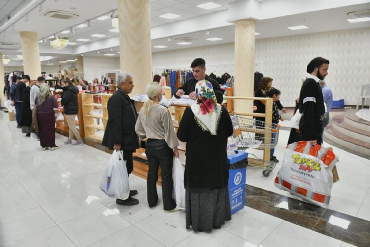 Yeniehir Belediyesi Mersinde 28 bin depremzedeye ulat