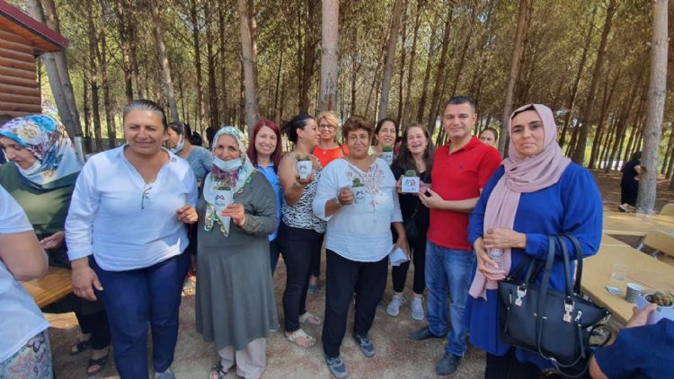 Ev iisi kadnlar, Tarsus Genlik Kamp’nda bulutu