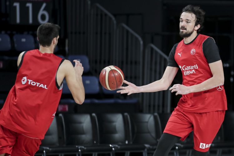 A Milli Erkek Basketbol Takm Olimpiyat elemelerine Larkinsiz gitti