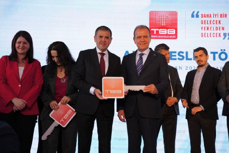 T�rkiye Belediyeler Birli�i�nden Mezitli�ye i� makinesi deste�i