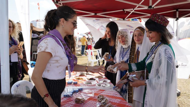 Mersin Bykehir Belediyesi ’Yrk Trkmen Festivali’nde yerini ald