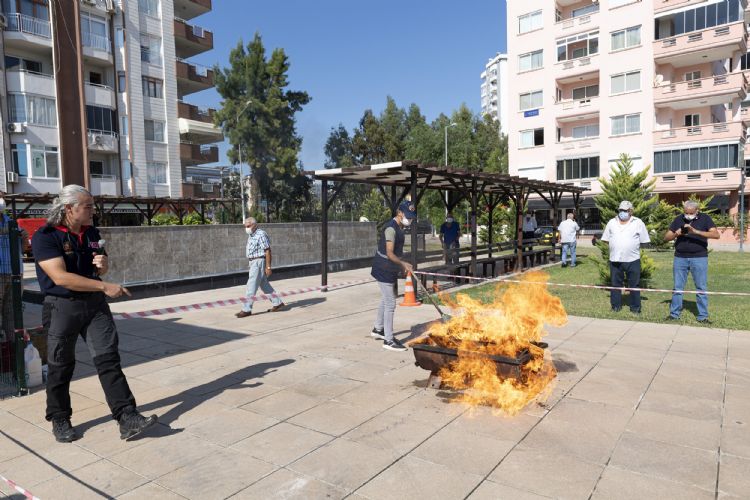 ’Emekli Evi’ sakinlerine yangn sndrme eitimi verildi