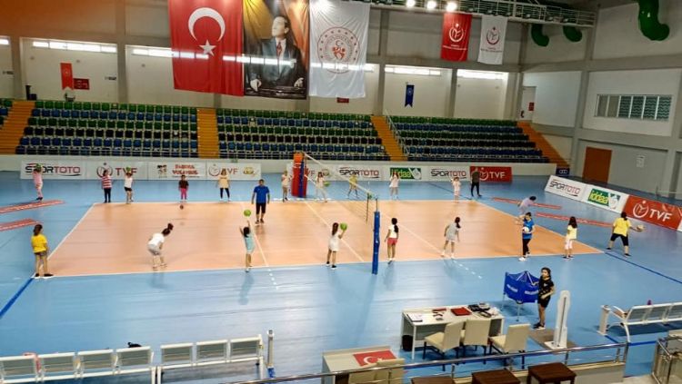 Voleybol antremanlar devam ediyor