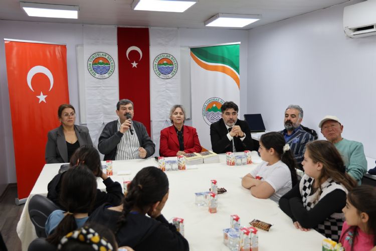 Okuma salonlar�nda edebiyat bulu�mas�