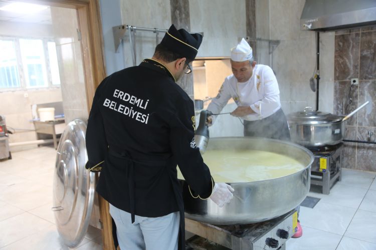 Tatil blgesindeki afetzedelere scak yemek