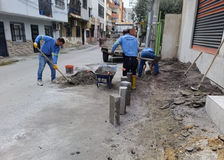 Akdeniz�de yol ve kald�r�m �al��malar� devam ediyor