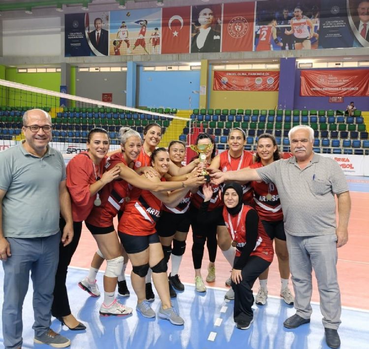 Genlik Spor ile Milli Eitim ampiyon