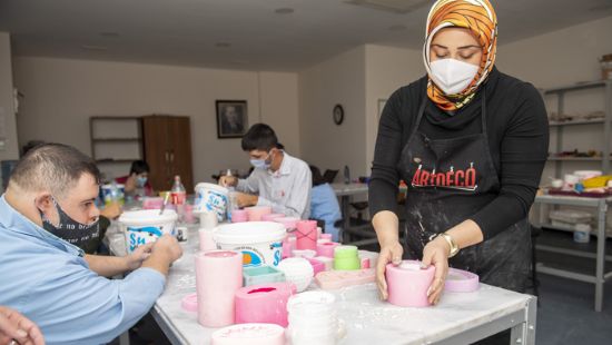 Mersin’de zel gereksinimli bireylere ’Robotik kodlama’ eitimi