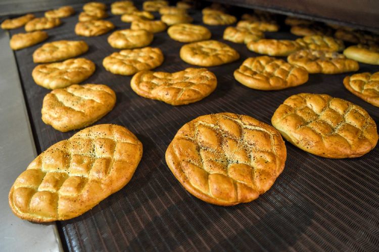 Ramazan pidesini 2,5 liradan sata sunuyor