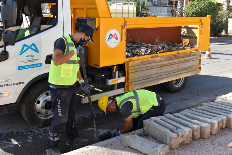 Su taknlarna kar zgara temizlii yaplyor