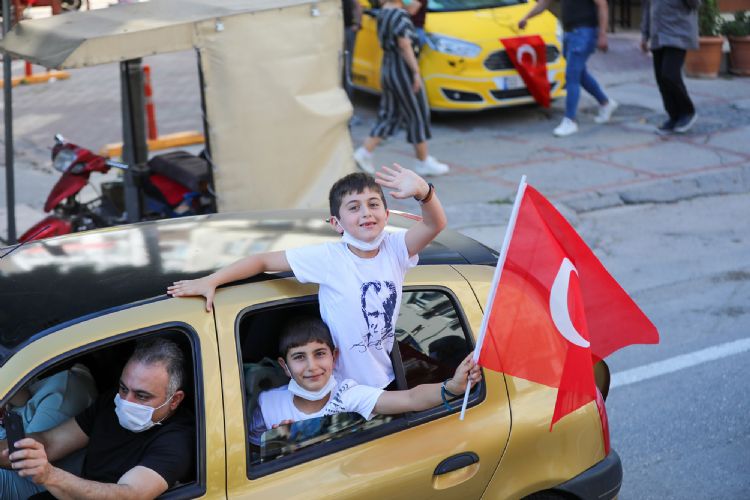 Belediyeler bayram cokusunu sokaklara yayd