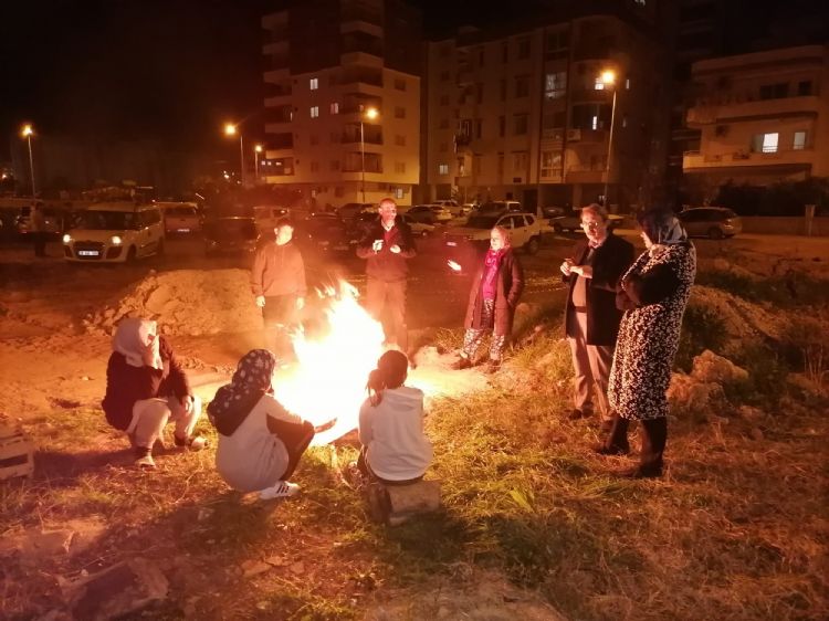 Depreme evde yakalanan vatanda o an gzyalar ile anlatt