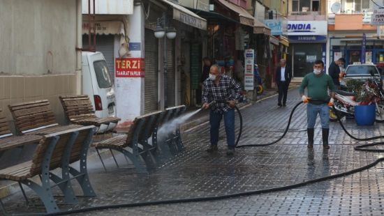 Erdemli’de cadde ve sokaklar aralksz temizleniyor