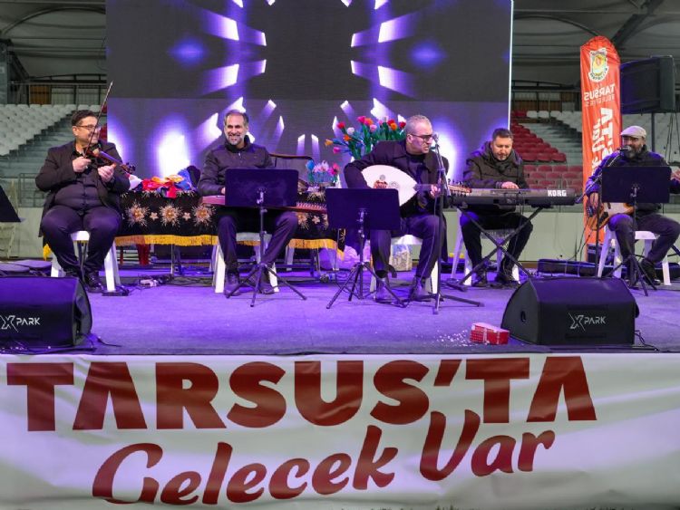 Ak�amlar sanatla renkleniyor