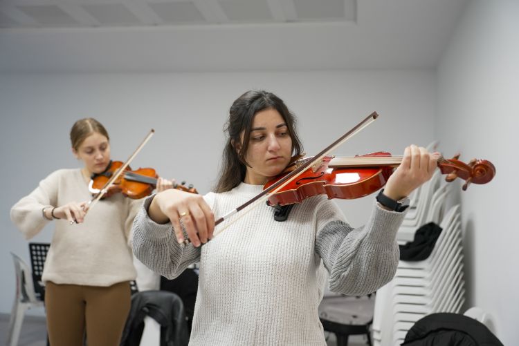 Mezitli�de herkes i�in e�itim, sanat ve spor imk�n�