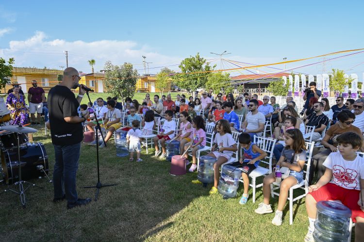 ocuklar mziin ritmini yakalad