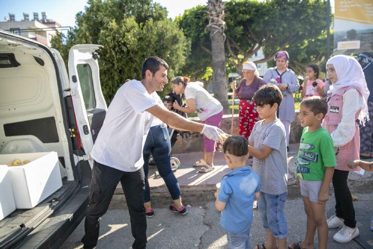 Mersin’de ocuklarn dondurmas belediyeden