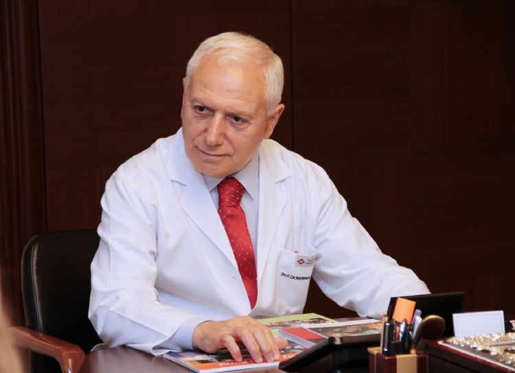 Prof. Dr. Mehmet Haberal,  bilim insanlarn buluturuyor