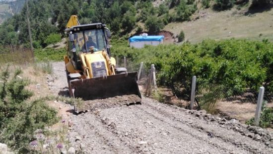 Toroslarda bahe yollar iyiletiriliyor