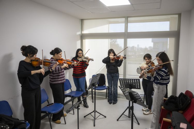 �cretsiz enstr�man kurslar�nda yetenekler ke�fediliyor