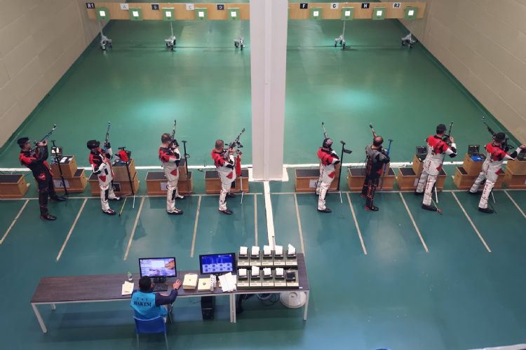 At�c�lar k�rs�y� hedef ald�