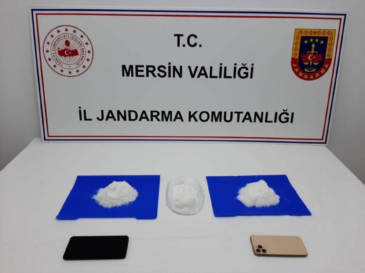 Uyuturucu taciri 1 kilo metamfetaminle yakaland