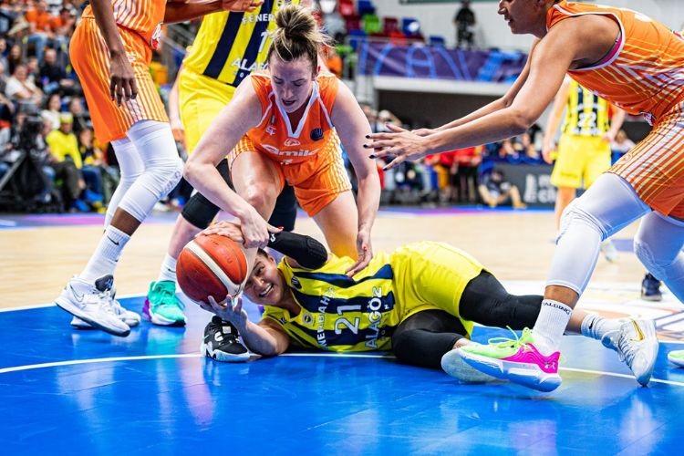 Fenerbahe Euro Leaguede finale ykseldi: 77-70