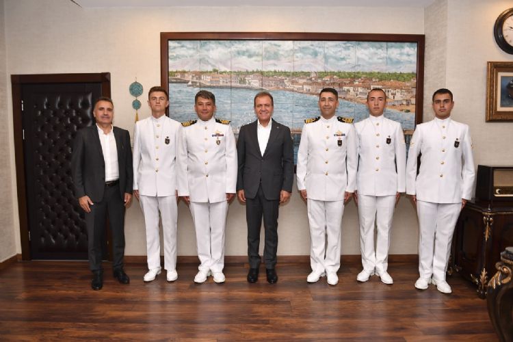 Denizci askerlerden Bakan Seere ziyaret