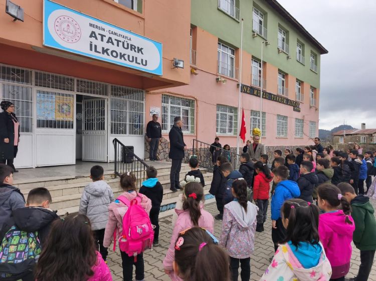 Ara tatil d�n��� okullarda ders heyecan�