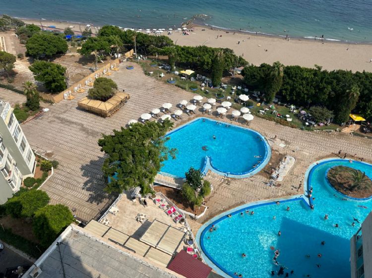 do Tatlses, Soli Tatil Sitesinde sahneye kyor
