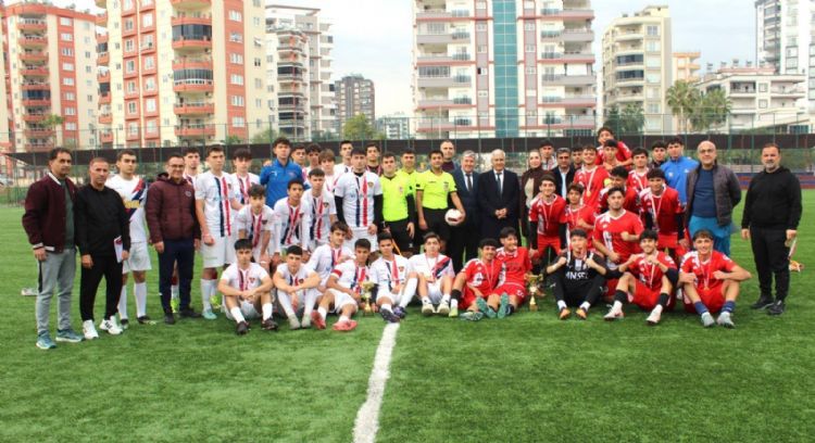 Gen� Erkekler Futbol Birincili�i nefesleri kesti