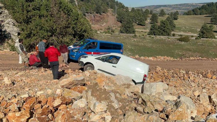 Ara askda kald: Jandarma ve iilerden engelli birey iin kurtarma operasyonu