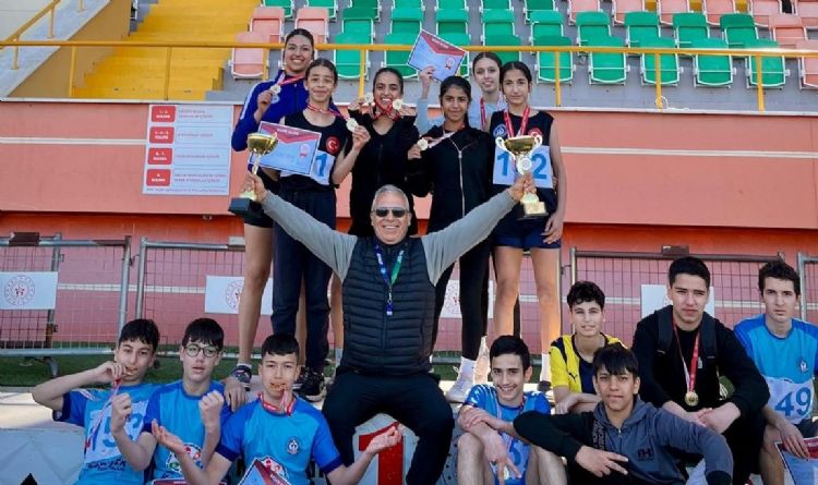 Tarsuslu atletler �ampiyonlu�a ko�tu