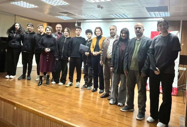 Akran e�itimleri devam ediyor