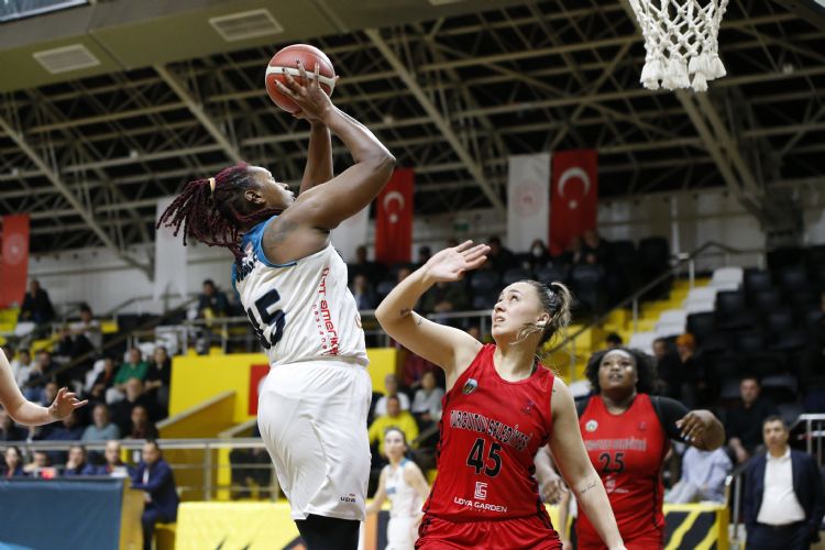 Lider kendine geldi: 79-72