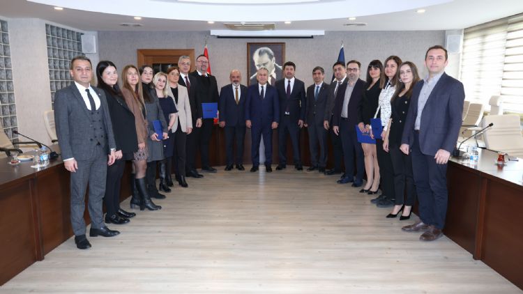 ME� meslek y�ksekokullar�n�n akreditasyon ba�ar�s�