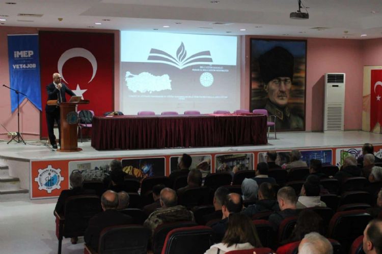 Tarsus�ta e�itim y�neticilerine mali s�re� e�itimi